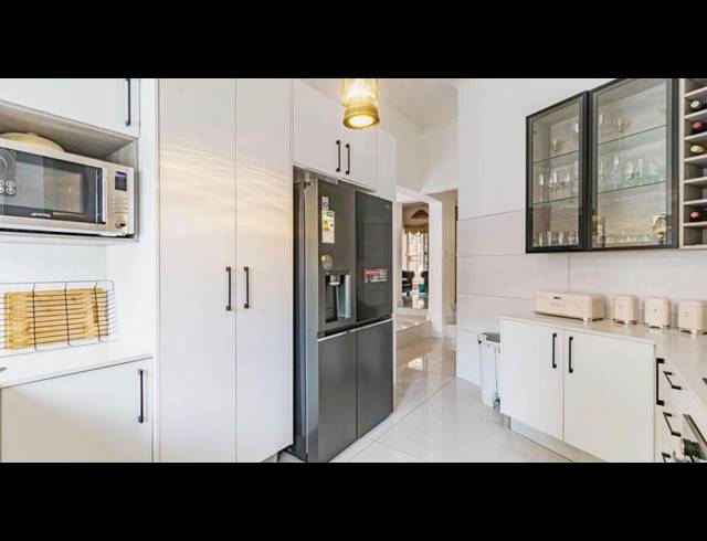 4 BEDROOM HOUSE FOR SALE IN WATERKLOOF GLEN